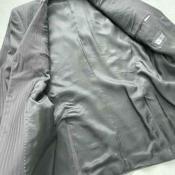 Men’s European Charcoal Suit - Picture 5 of 15